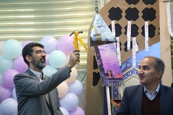 نواخته شدن زنگ عتبات عالیات در مدارس قم با حضور مسئولان استانی