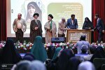 حافظان قرآن و فعالان کانون الزهرا(س) تجلیل شدند + عکس