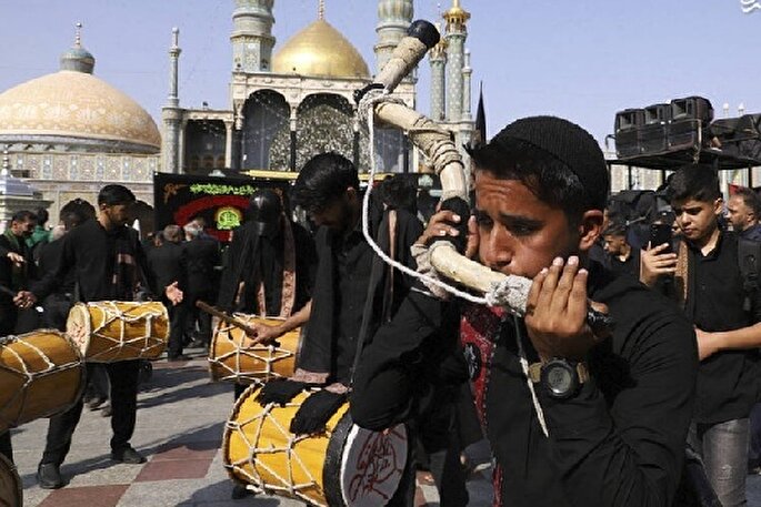 فیلم | حضور دسته‌های عزاداری در حرم بانوی کرامت