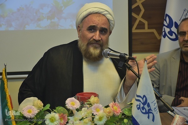 حجت‌الاسلام والمسلمین محسن مهاجرنیا، رئیس اندیشکده مطالعات انقلاب اسلامی طلوع مهر