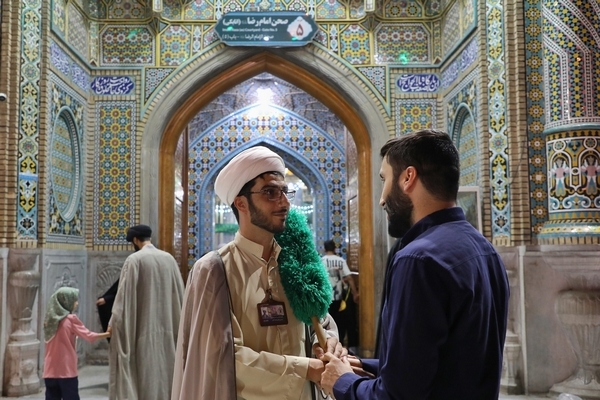 هادیان کریمه در حرم بانوی کرامت