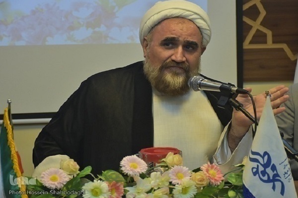 حجت‌الاسلام والمسلمین محسن مهاجرنیا، مدیر اندیشکده مطالعات انقلاب اسلامی طلوع مهر