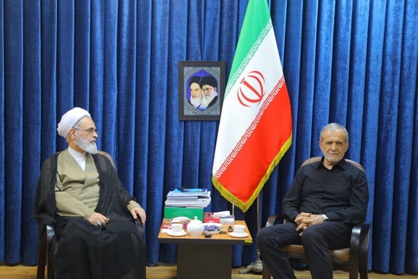 رئیس‌جمهور با آیت‌الله اعرافی دیدار کرد