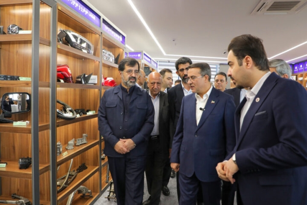 بازدید معاون رئیس جمهور از نمایشگاه دائمی قم