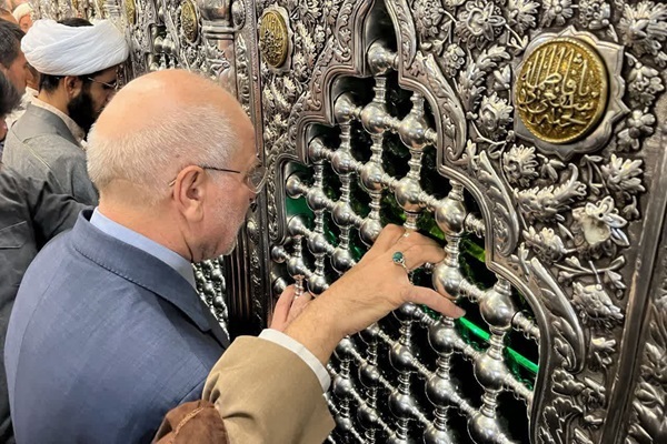 محمدباقر قالیباف در حرم مطهر حضرت معصومه(س)