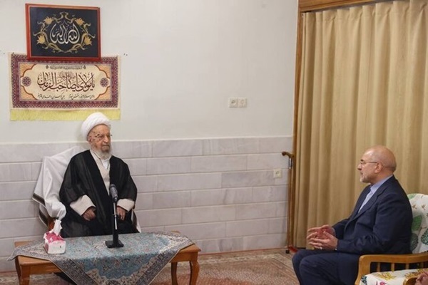 آیت‌الله ناصر مکارم شیرازی، مرجع تقلید شیعیان، محمدباقر قالیباف، رئیس مجلس شورای اسلامی
