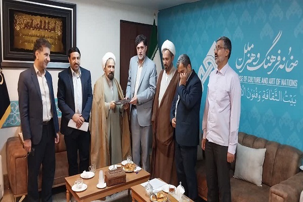 حجت‌الاسلام‌ والمسلمین محمدصادق یوسفی‌مقدم، رئیس پژوهشکده فرهنگ و معارف قرآن و حجت‌الاسلام والمسلمین محمدعلی محمدی، مدیرگروه علوم قرآنی این پژوهشکده، با محمدرضا سوقندی، مدیرکل فرهنگ و ارشاد اسلامی استان قم