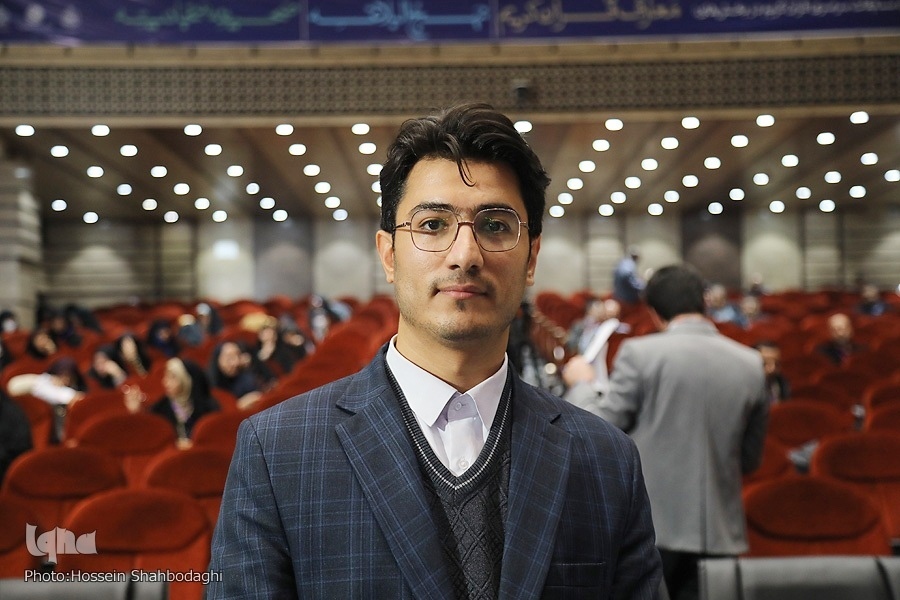 اسحاق عبدالهی، قاری ممتاز از استان قم و قاری و مؤذن حرم مطهر حضرت معصومه(س) و مسجد جمکران