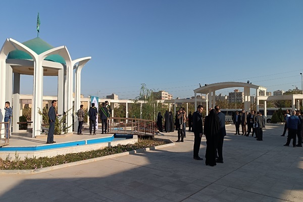 عطرافشانی و غبارروبی مزار شهدای گمنام دانشگاه قم توسط جهادگران کشور