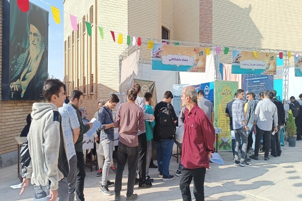 ارائه خدمات مشاوره و تعیین سطح زبان در غرفه جهاددانشگاهی قم ارائه خدمات مشاوره و تعیین سطح زبان در غرفه جهاددانشگاهی قم