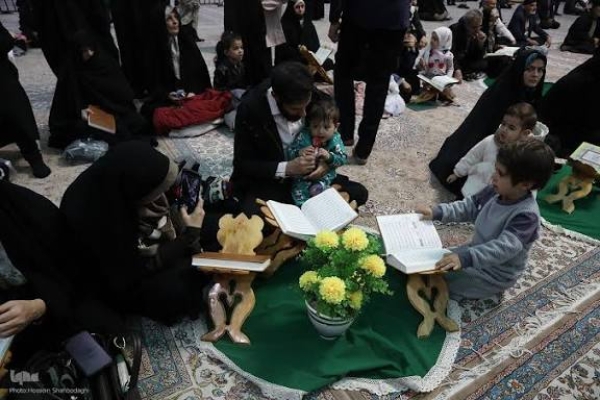 محفل کرسی تلاوت فاطمی در حرم بانوی کرامت