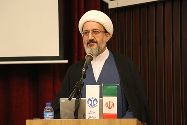 حجت‌الاسلام‌ والمسلمین احمدحسین شریفی، رئیس دانشگاه قم