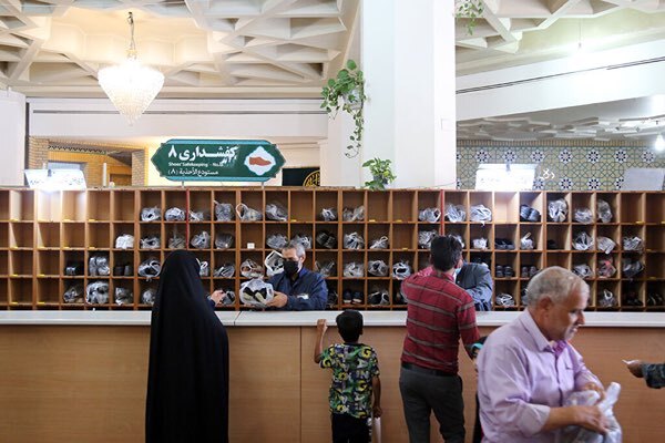 فعالیت ۴۸۰ خادم خواهر در بخش کفشداری آستان مقدس حضرت معصومه(س)