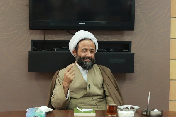 حجت‌الاسلام علی امینی‌نژاد، استاد سطوح عالی فلسفه و عرفان اسلامی حوزه علمیه قم