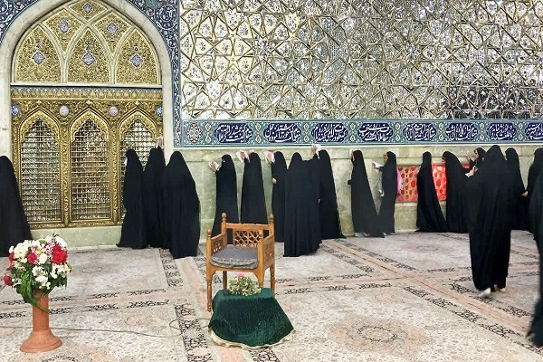 غبارروبی ضریح مطهر حرم بانوی کرامت