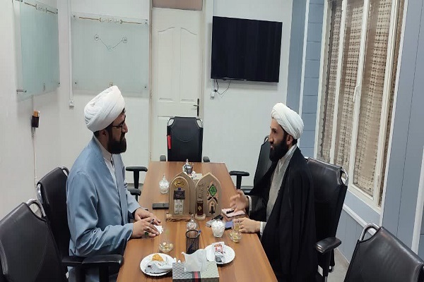 حجت‌الاسلام محمد احمدنیا، مدیر مؤسسه شمیم وحی و حجت‌الاسلام مهدی کشاورز، مدیر مؤسسه ثاقب