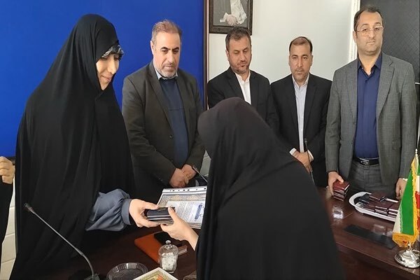 آیین تجلیل از زنان برتر ادارات شهرستان جعفرآباد قم