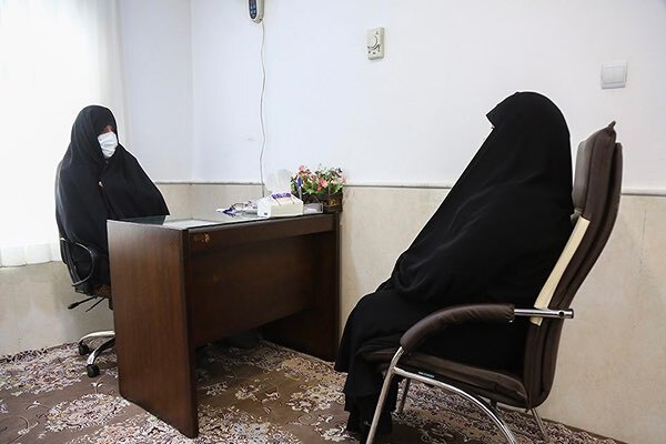 ارائه مشاوره رایگان به بانوان در حرم بانوی کرامت