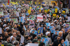 راهپیمایی مردم قم در حمایت از اقتدار نظام اسلامی وسپاه