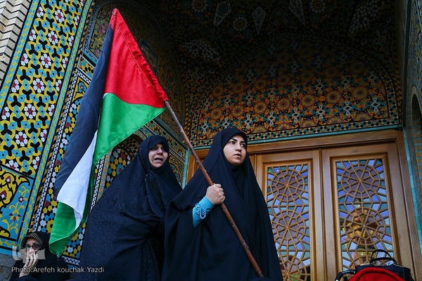 اجتماع مردمی قم در حرم حضرت معصومه