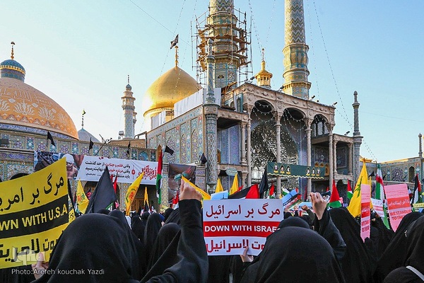 اجتماع مردمی قم در حرم حضرت معصومه