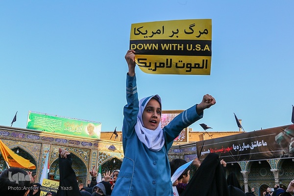 اجتماع مردمی قم در حرم حضرت معصومه