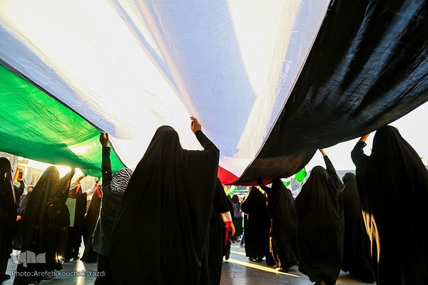 اجتماع مردمی قم در حرم حضرت معصومه