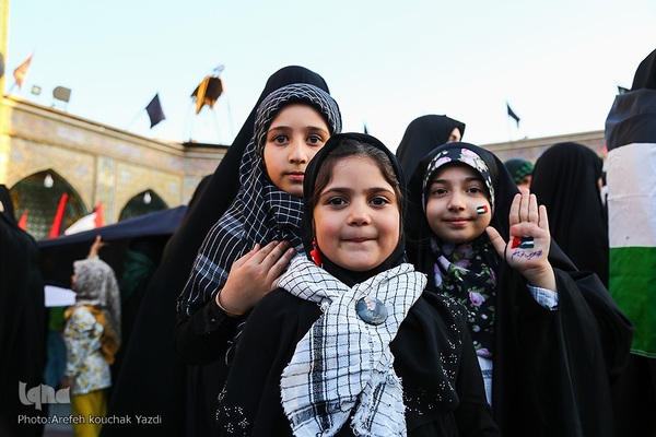 اجتماع مردمی قم در حرم حضرت معصومه