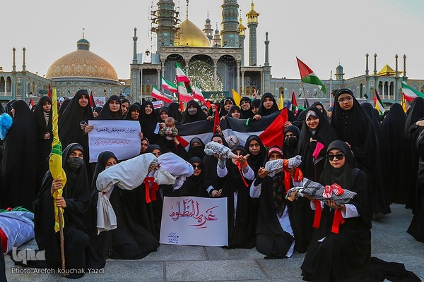 اجتماع مردمی قم در حرم حضرت معصومه