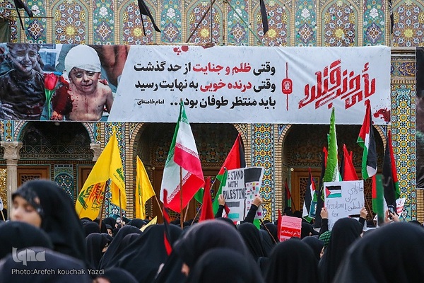 اجتماع مردمی قم در حرم حضرت معصومه