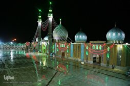 La mosquée de Jamkaran décorée de lampes au seuil de l’anniversaire de l'Imam Mahdi (aj)