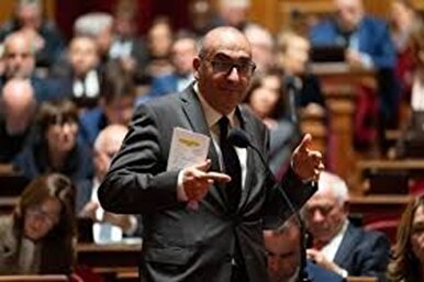 France : Le ministre de l’Intérieur met en garde contre une interdiction « stigmatisante » du hijab pour les mineures