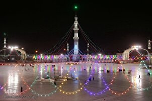 Haskaka Masallacin Jamkaran a jajibirin Ranar Haihuwar Imam Mahdi (AS)