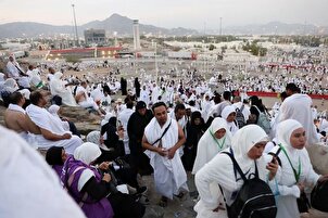 Miliyoyin Mutane Suna Tsayuwar Arfa A Dutsen Arafat