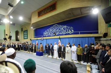 Partecipanti alle gare coraniche di Tehran incontrano la Guida Suprema
