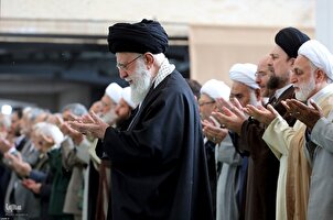 FOTO - Leader Rivoluzione guida preghiera Eid al-Fitr a Tehran