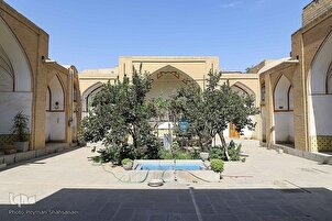 Madrasah Syafiiyah di Isfahan + Gambar