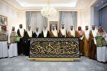 Proses menggantikan tirai Kaabah bermula