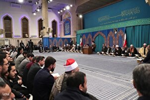 د اسلامی انقلاب له معظم لارښود سره د قرآن د نړیوالو سیالیو ګډونکونکو لیده کاته