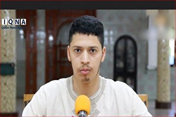 Recitação de "Hassan Ajeb", recitador jovem de argelino + filme