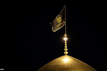 Mudança da bandeira da cúpula Razavi após o massacre de muçulmanos em Gaza
