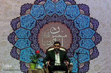 Recitação de Hossein Pourkavir da Surata "Touba" + voz