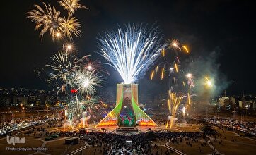 Iluminação da vitória da revolução na praça Azadi