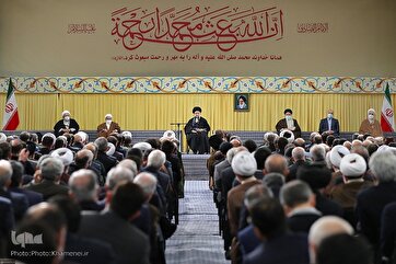 Um encontro de grupo de autoridades do Irã e embaixadores de países islâmicos com o líder da revolução + fotos