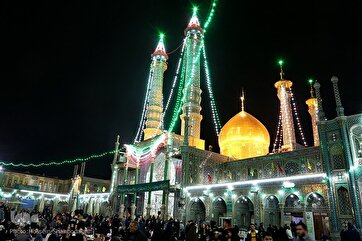 O santuário da Senhora da Dignidade na véspera do aniversário de Ali Akbar (a.s)