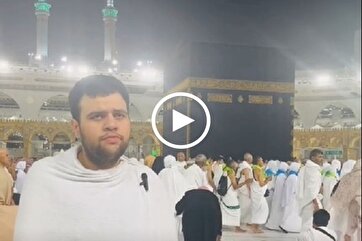 Recitação de Seyyed Mohammad Hosseinipour perto de Baitullah al-Haram(a casa de Deus)