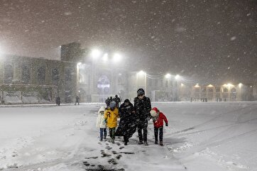 Galeria de fotos: Neve cobre o santuário Imam Reza(a.s)
