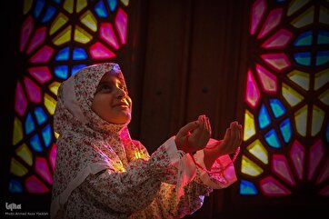 Santuário Shah Cheragh em Shiraz sedia celebração de Takleef(puberdade) para meninas
