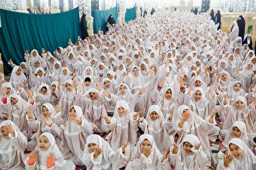 Fotos: 888 meninas marcam a celebração do Takleef em Mashhad