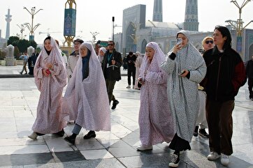 Influenciadores chineses da mídia social visitam o santuário Imam Reza(a.s)